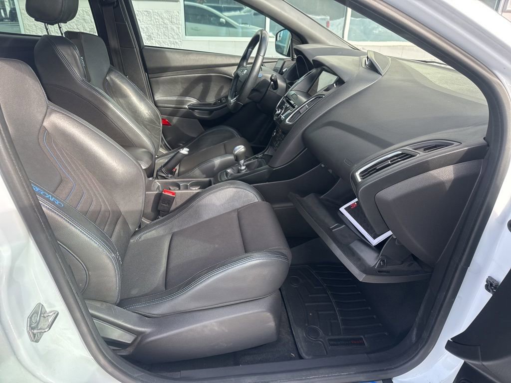Used 2017 Ford Focus RS AWD/4WD image 23