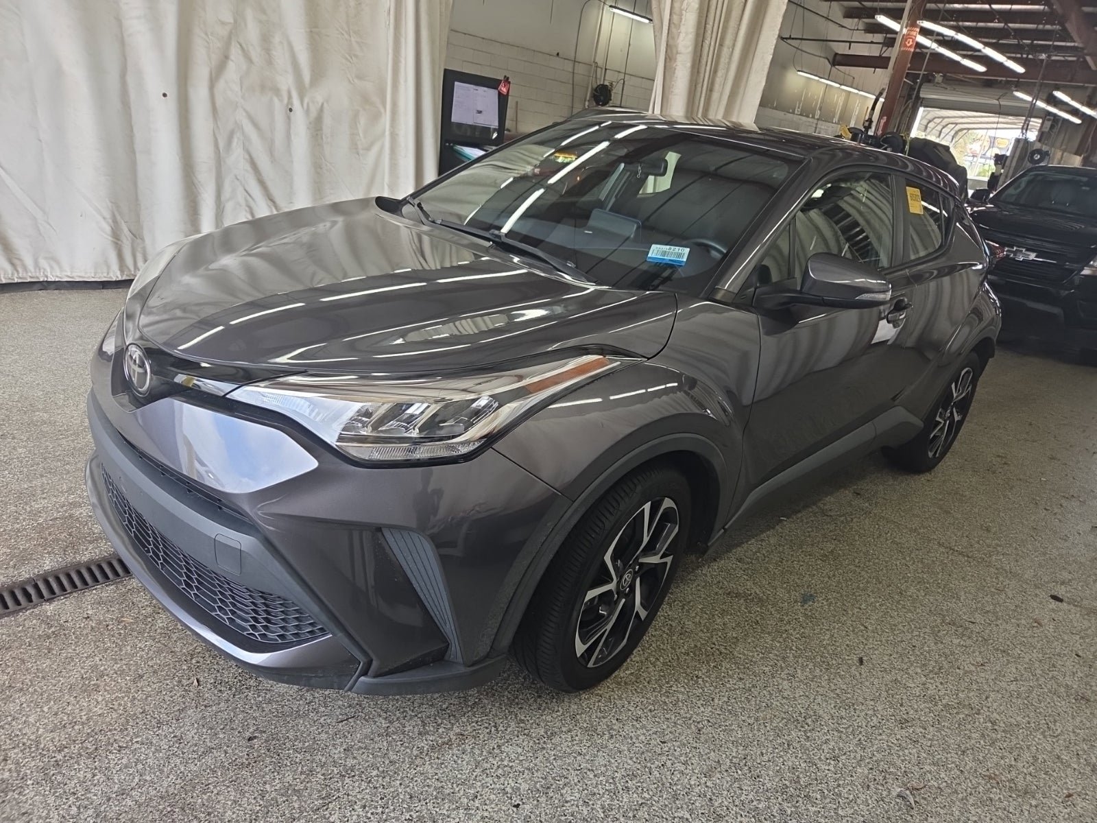 Used 2021 Toyota C-HR XLE FWD image 2