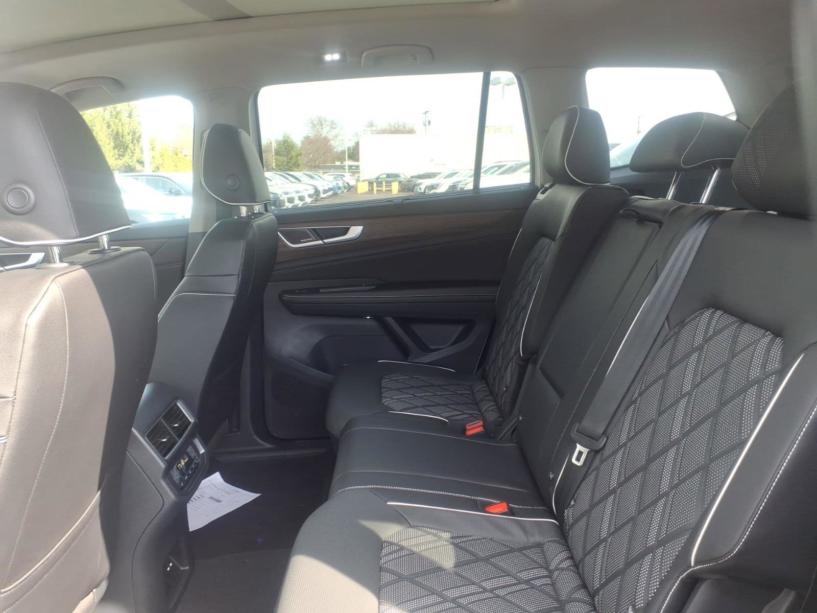 New 2026 Volkswagen Atlas SEL Premium R-Line image 9