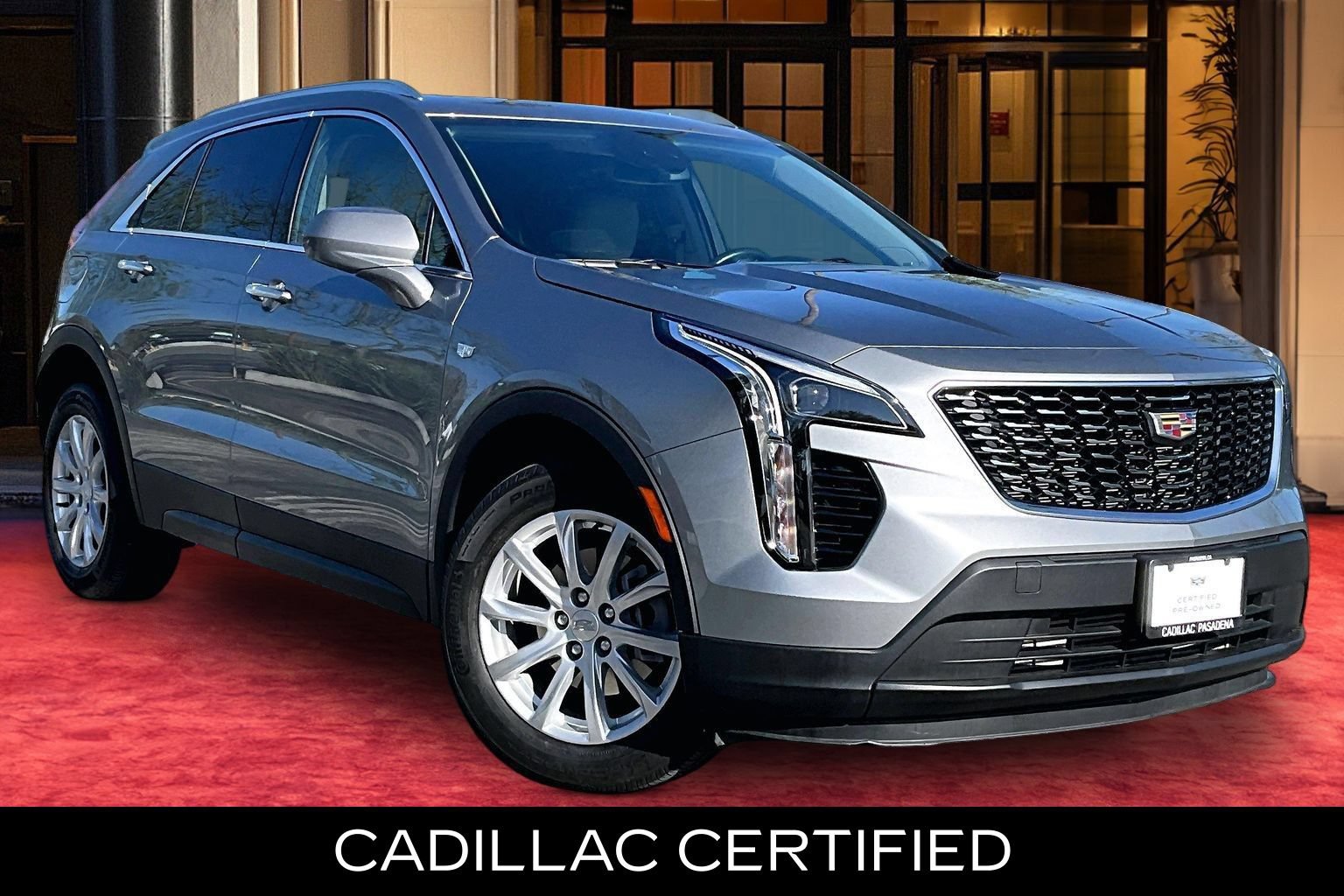 Used 2023 Cadillac XT4 Luxury w/ Cold Weather Package FWD image 2
