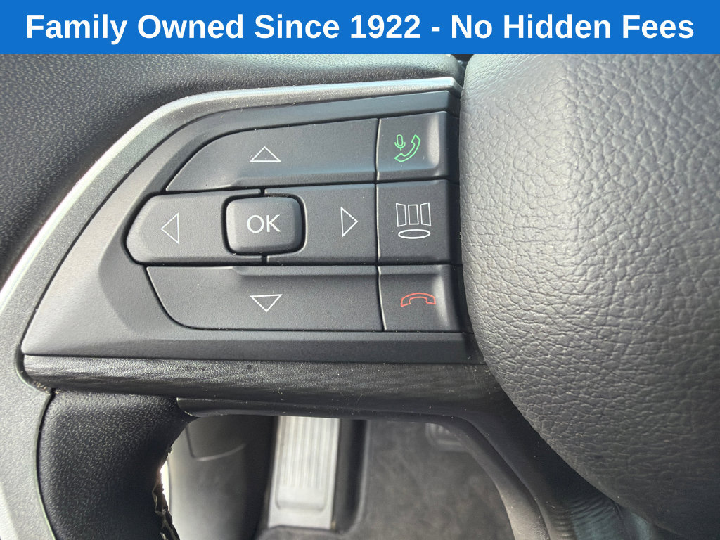 Used 2025 Jeep Grand Cherokee Altitude AWD/4WD image 25
