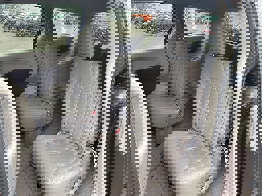 Used 2017 Chrysler Pacifica Touring image 18