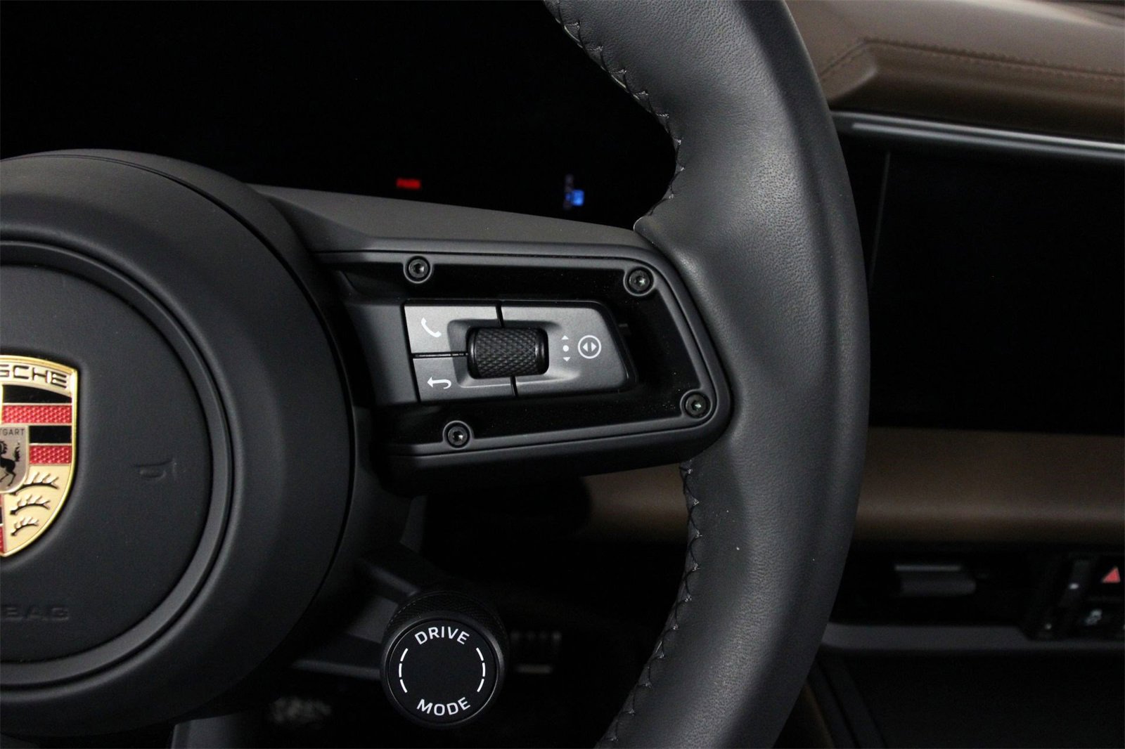 Used 2025 Porsche Macan 4 Electric image 15