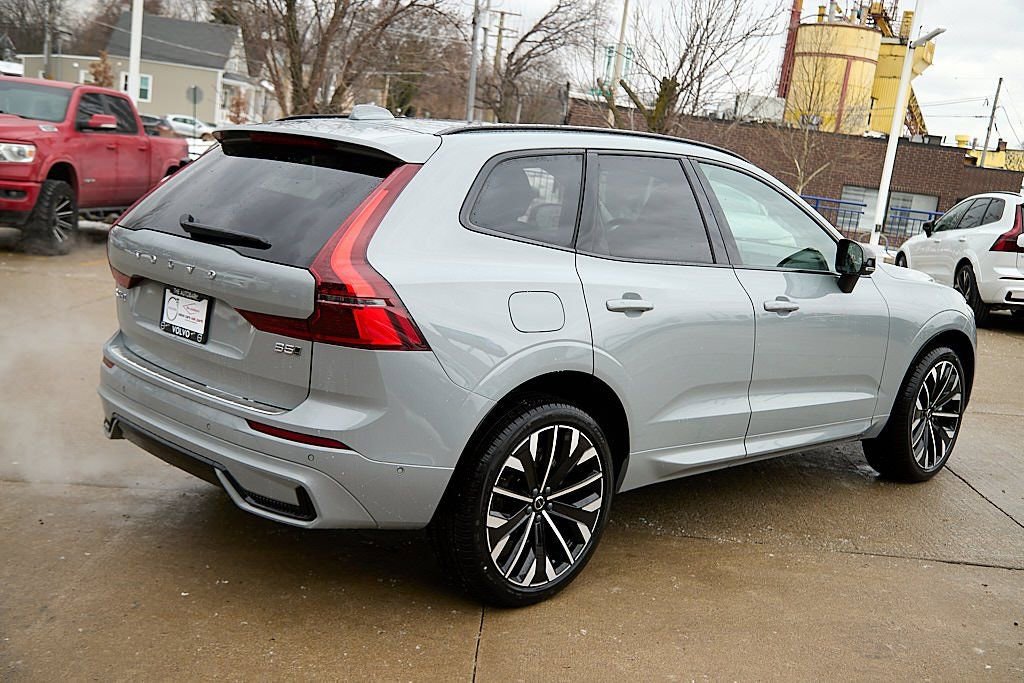 New 2026 Volvo XC60 B5 Ultra w/ Climate Package image 9