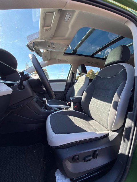 Used 2025 Volkswagen Taos SE AWD/4WD image 8