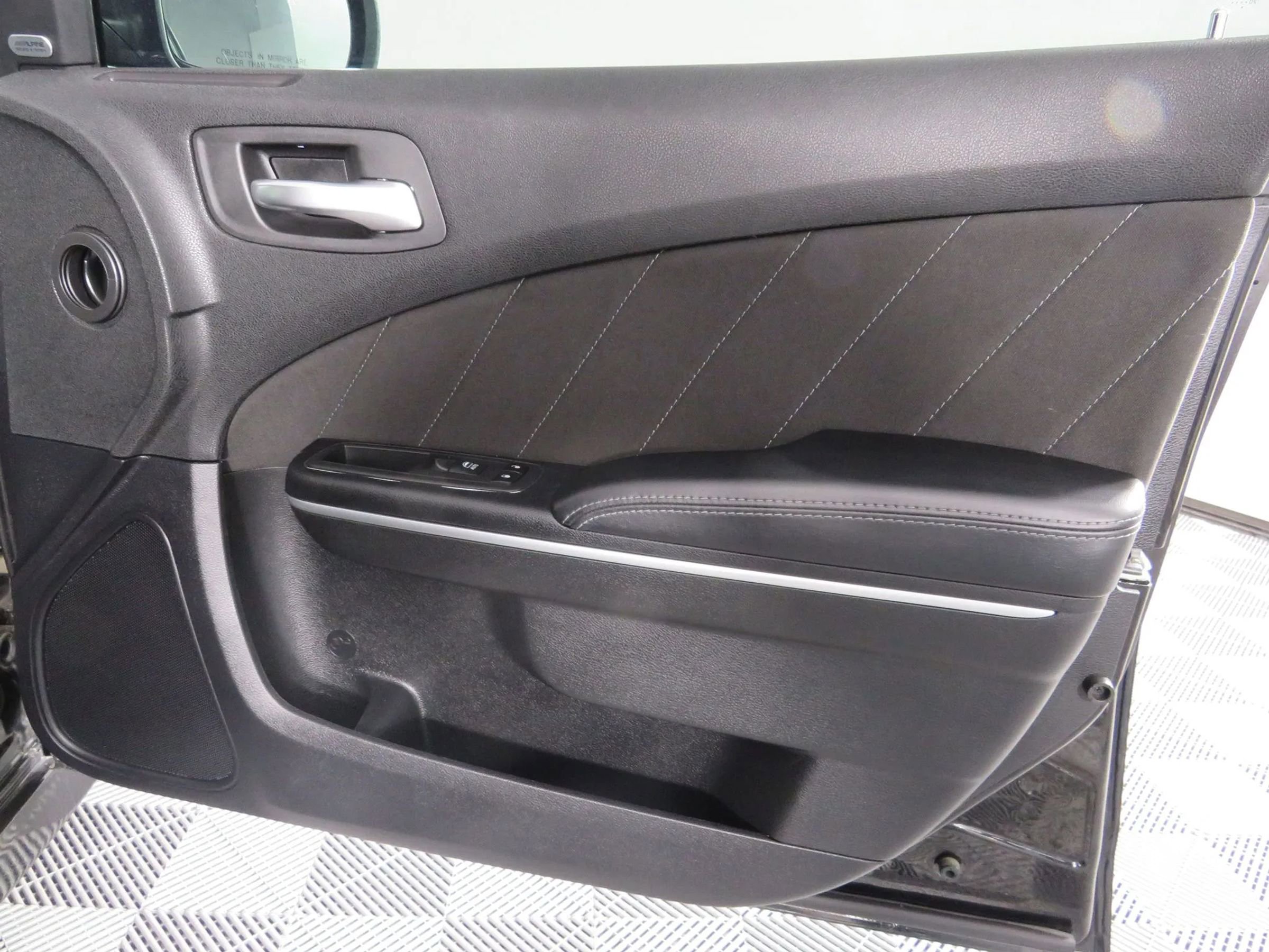 Used 2020 Dodge Charger R/T image 40