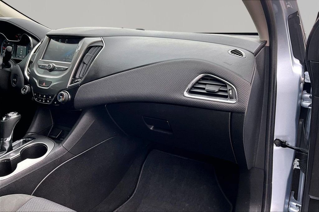 Used 2017 Chevrolet Cruze LT w/ Convenience Package image 17