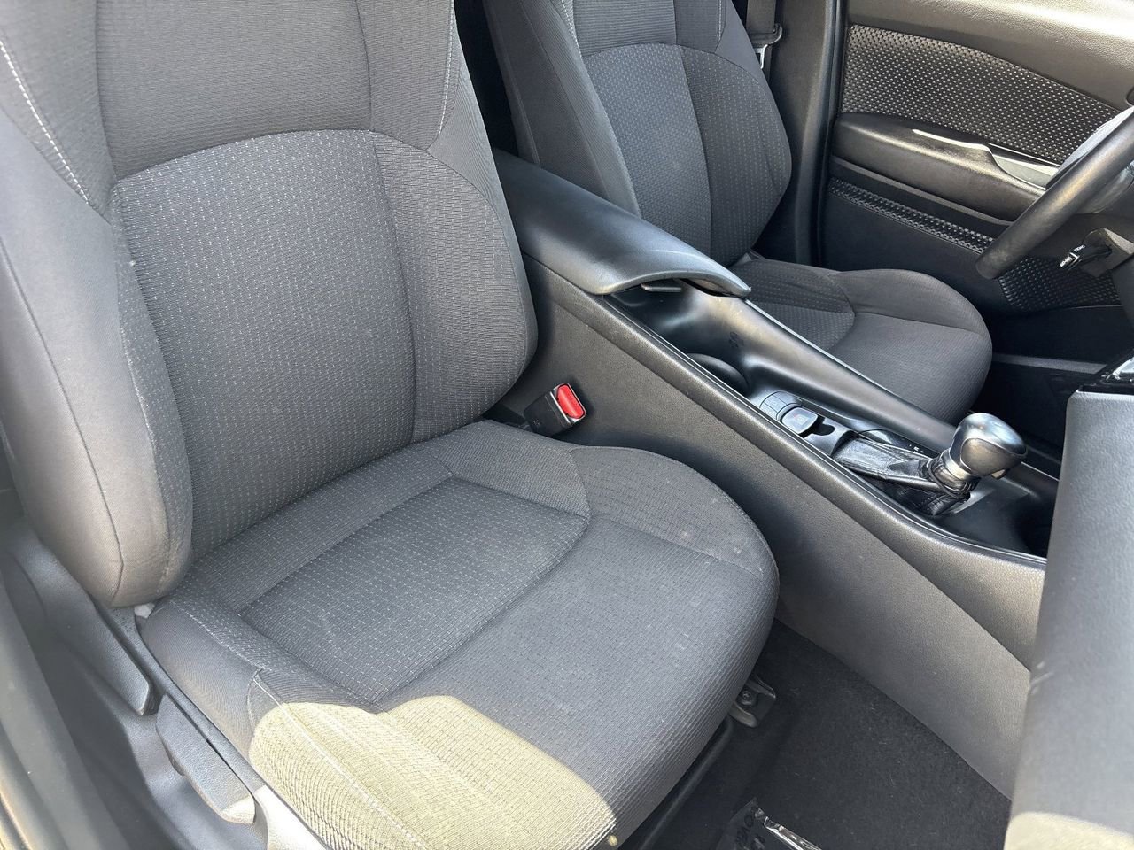 Used 2018 Toyota C-HR XLE FWD image 8