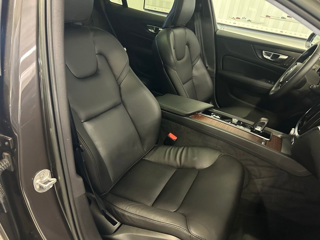 Used 2023 Volvo V60 B5 Cross Country Plus w/ Climate Package image 19