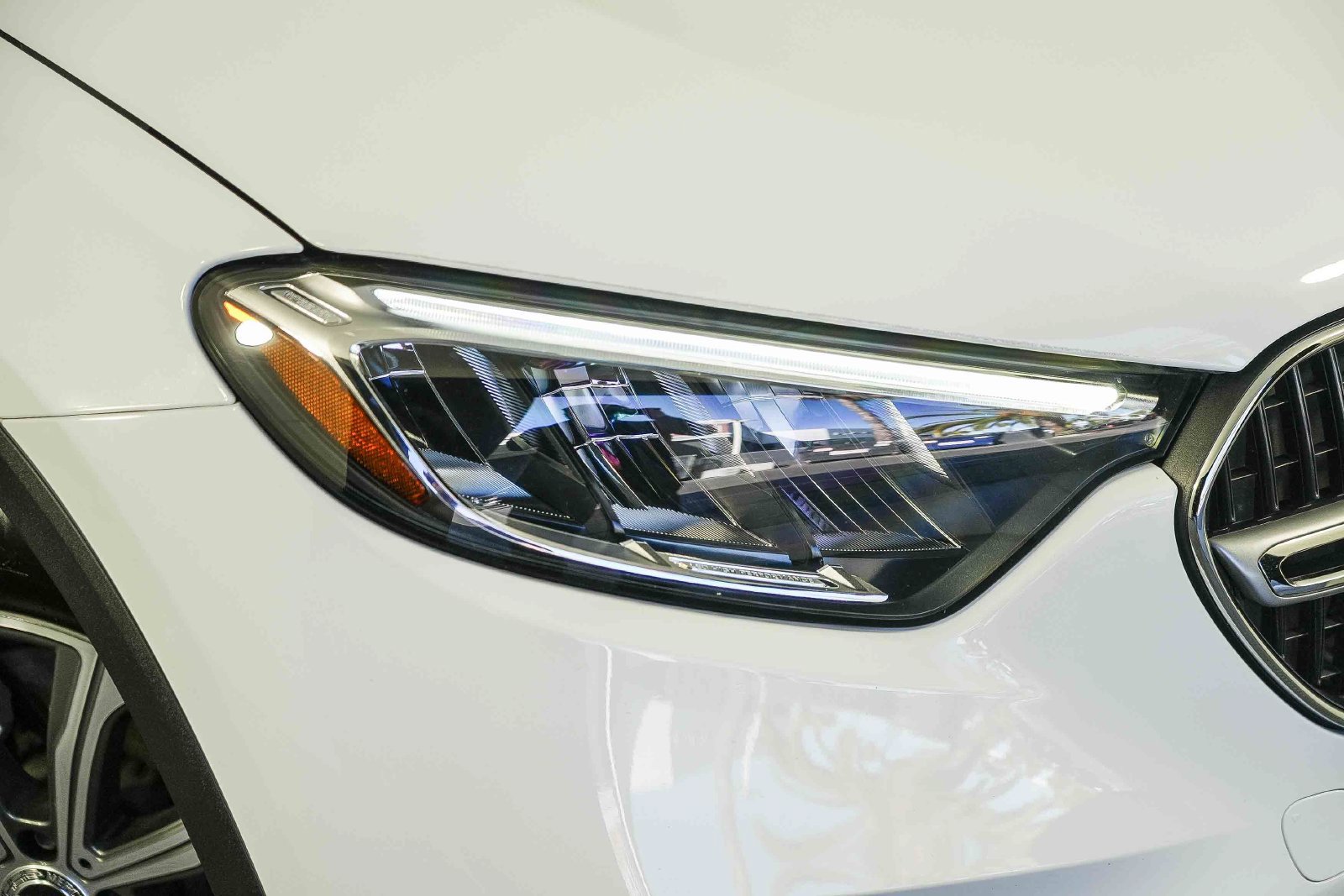 Used 2024 Mercedes-Benz GLC 300 image 2