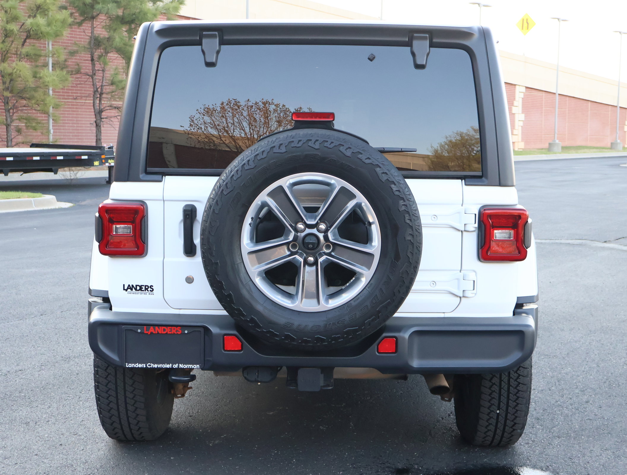 Used 2018 Jeep Wrangler Unlimited Sahara image 23