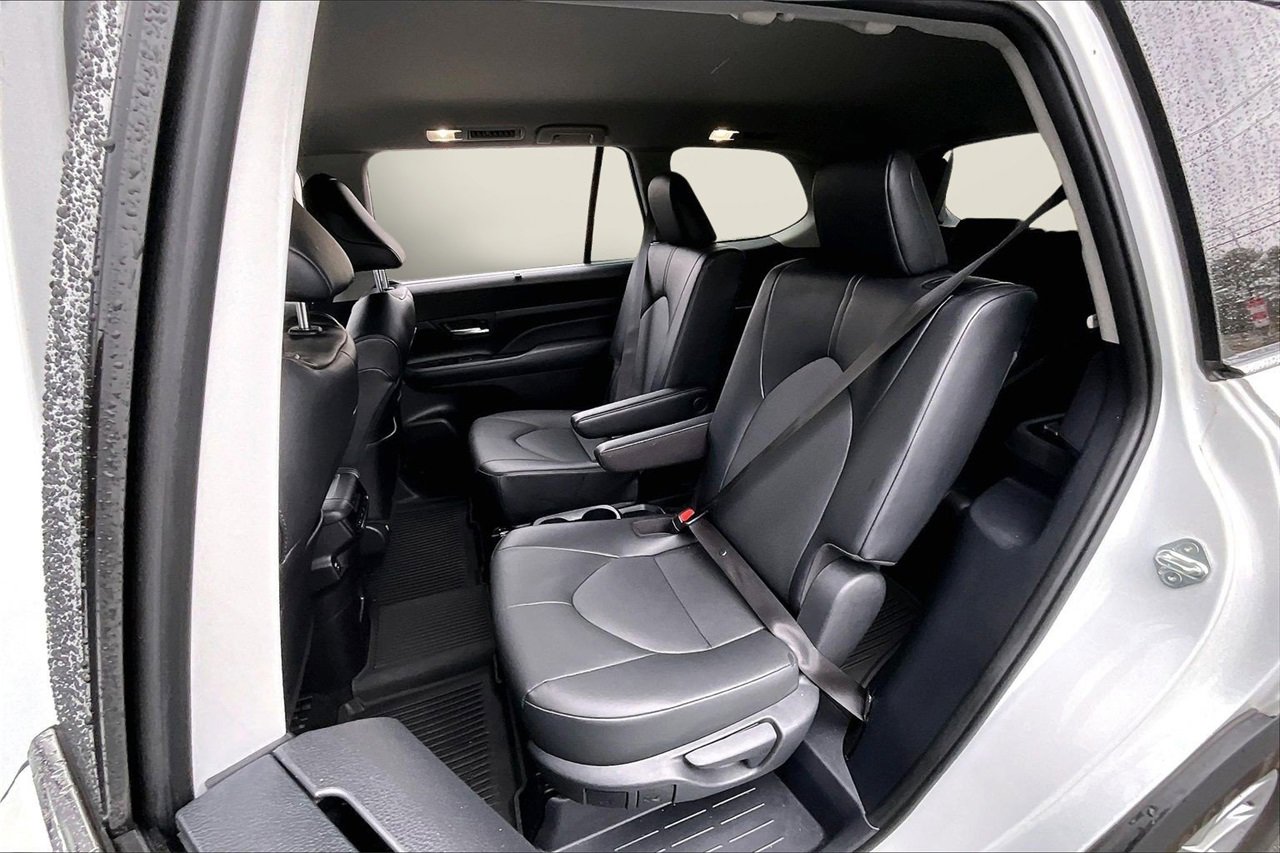 Used 2024 Toyota Grand Highlander Limited image 20