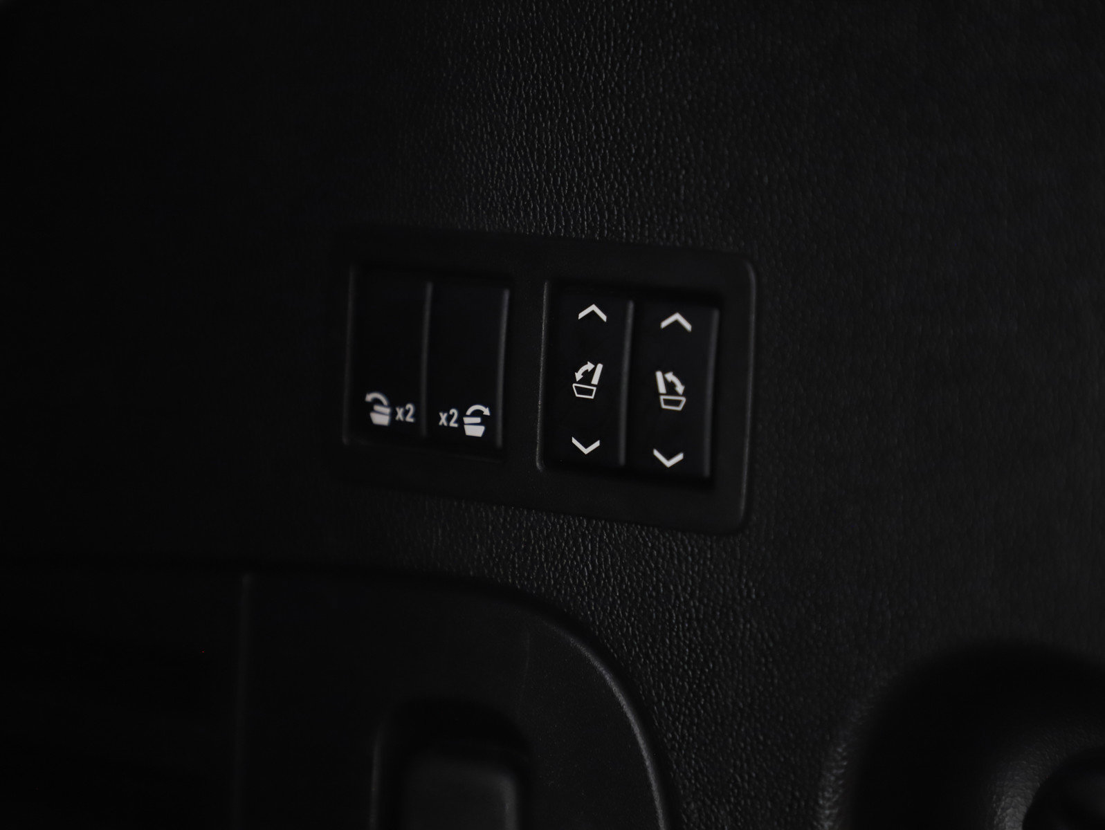 Used 2018 GMC Yukon Denali image 21