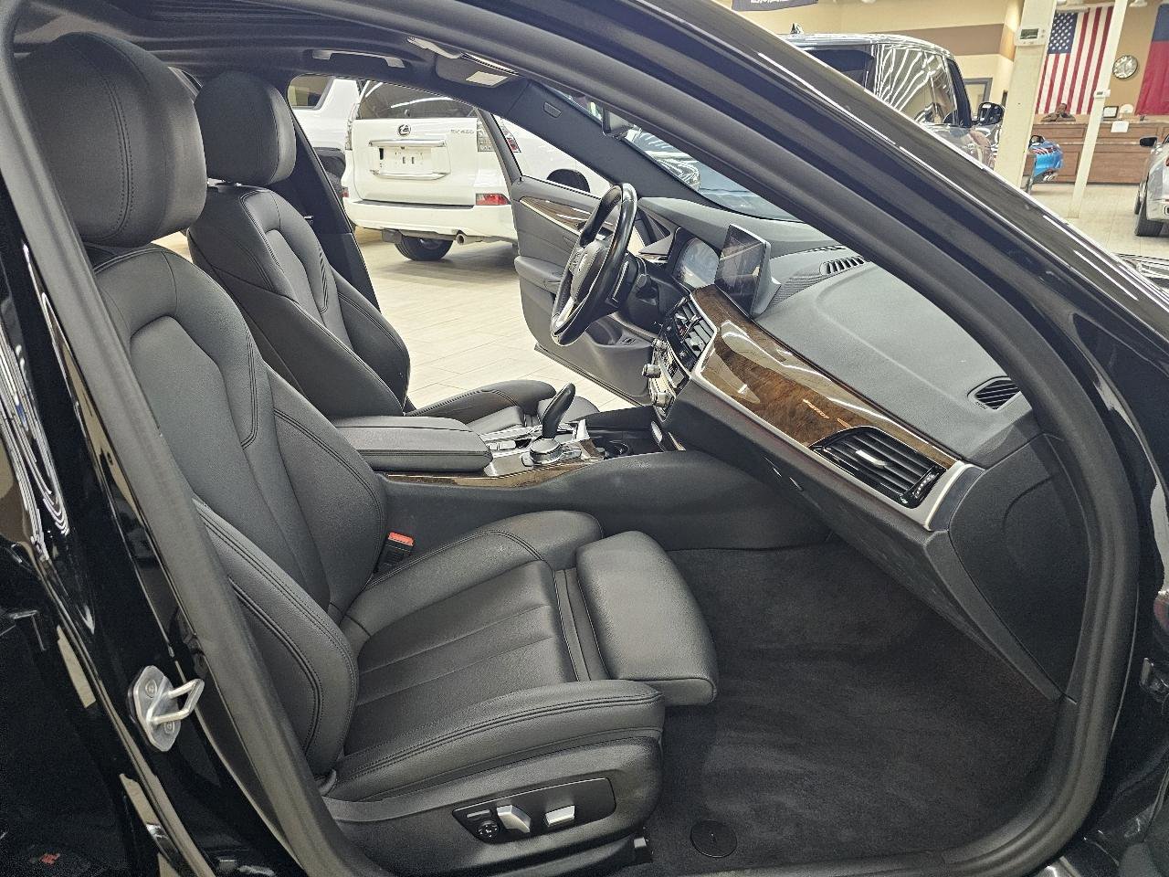 Used 2020 BMW 530i w/ Convenience Package RWD image 22