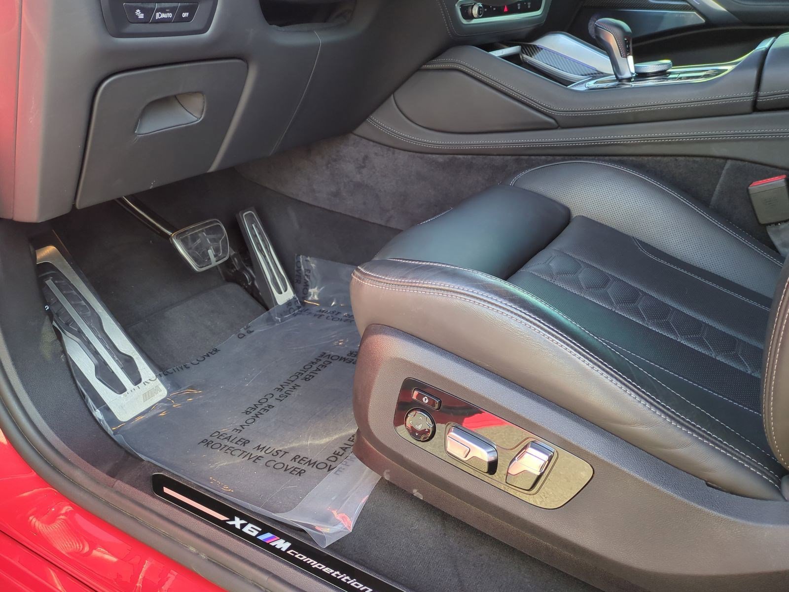 Used 2025 BMW X6 M Competition w/ Executive Package image 17