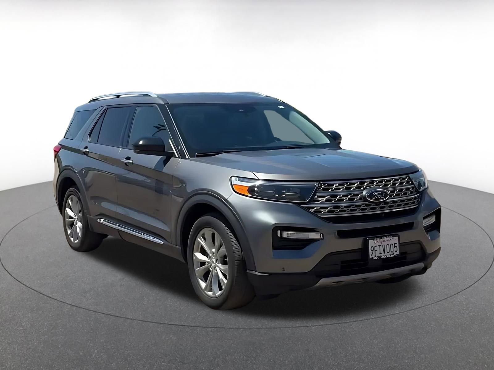 Used 2023 Ford Explorer Limited image 3
