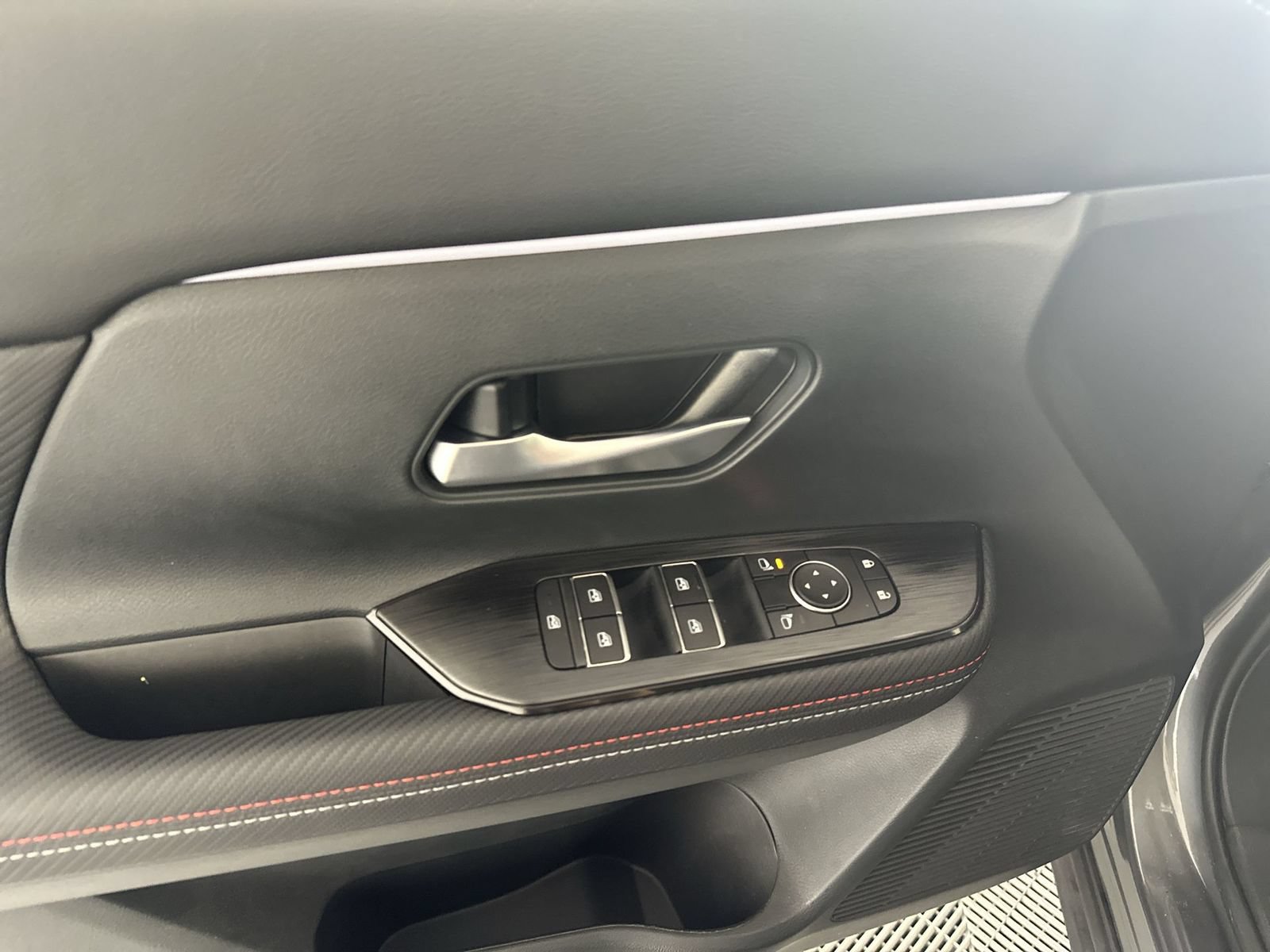 Certified 2025 Nissan Kicks SR FWD image 13
