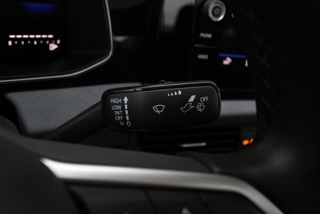 Used 2025 Volkswagen Jetta SE w/ Sunroof Package image 16