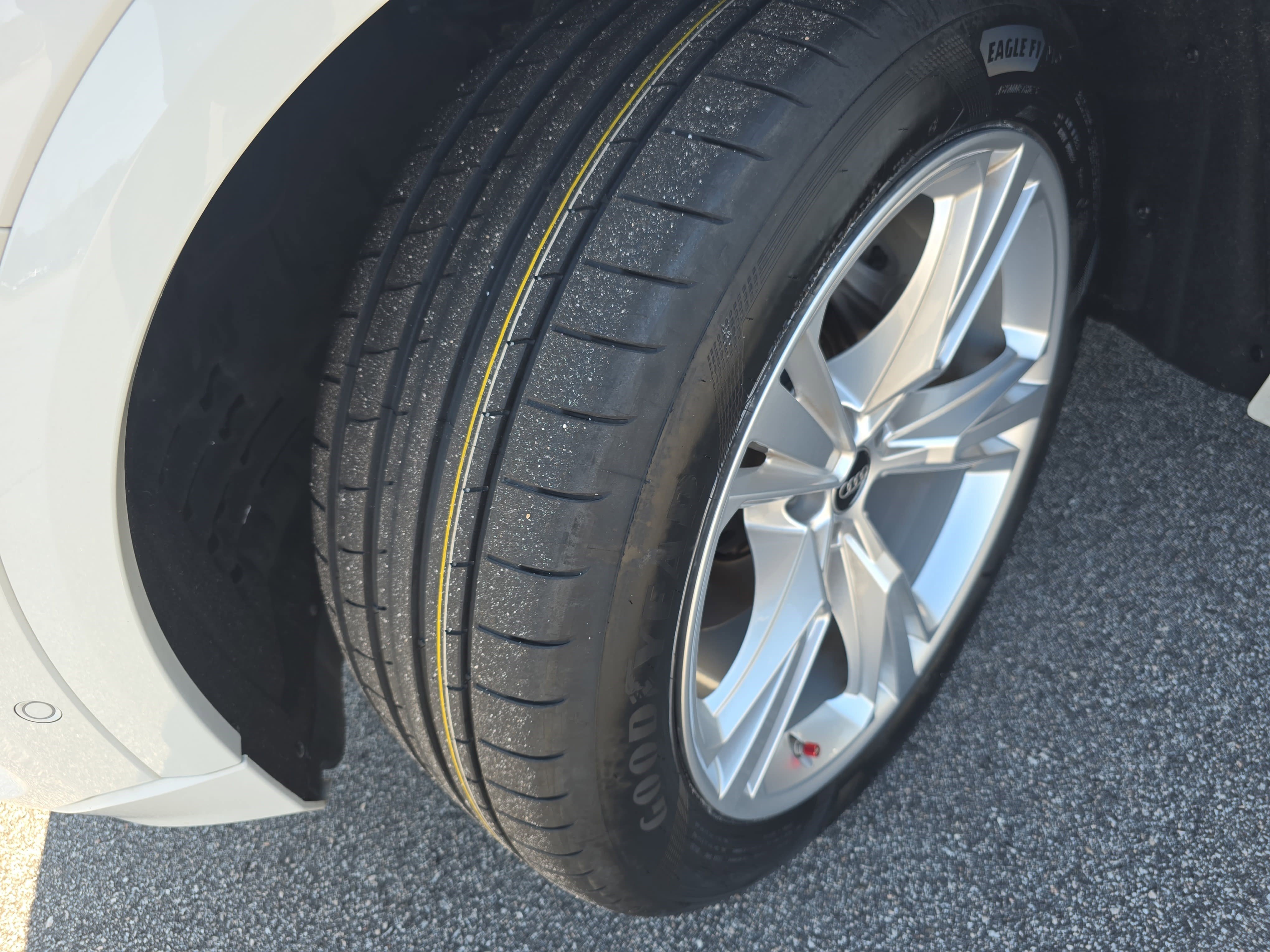 Used 2023 Audi Q8 Premium image 32