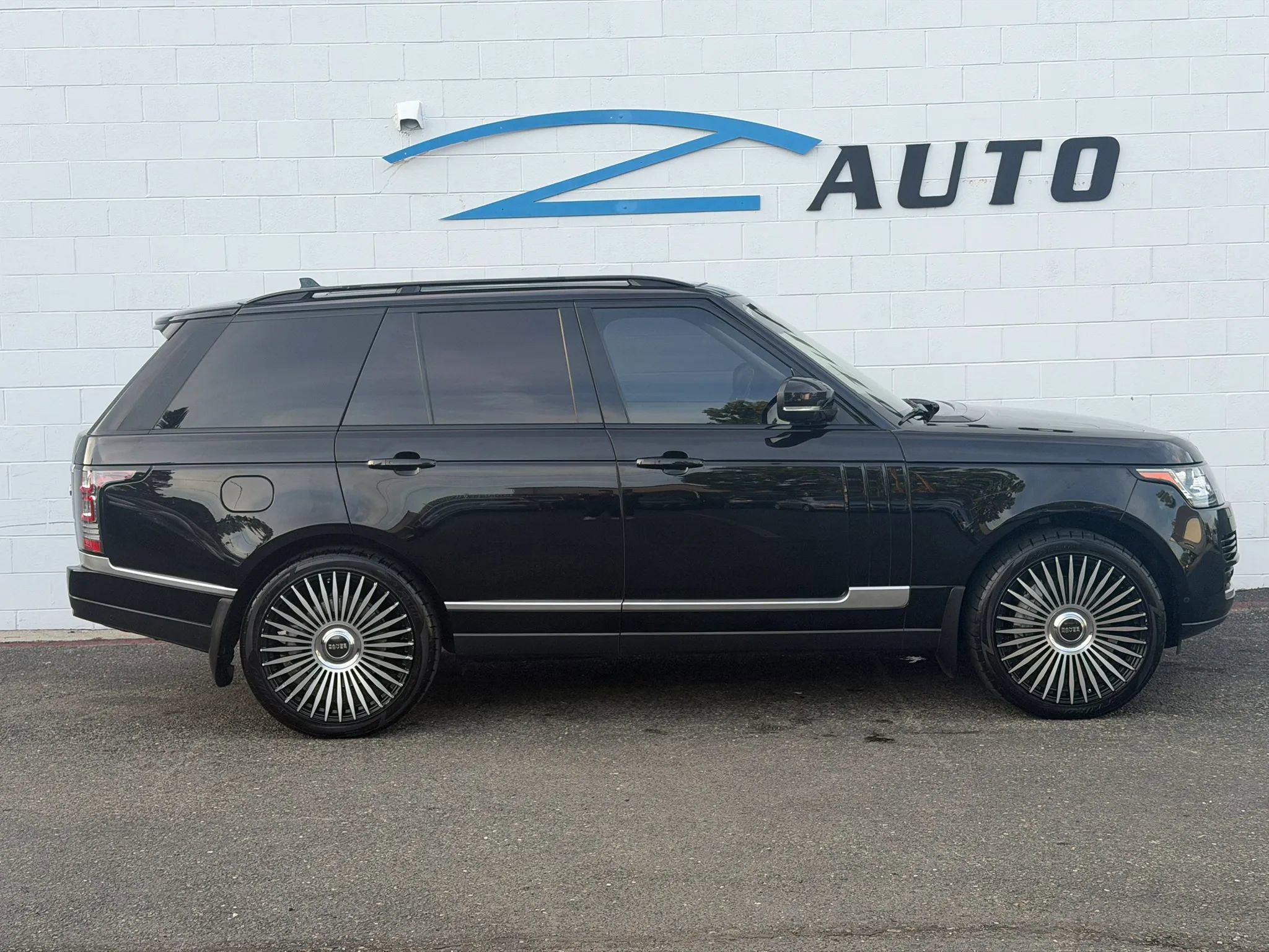 Used 2016 Land Rover Range Rover Supercharged AWD/4WD image 6