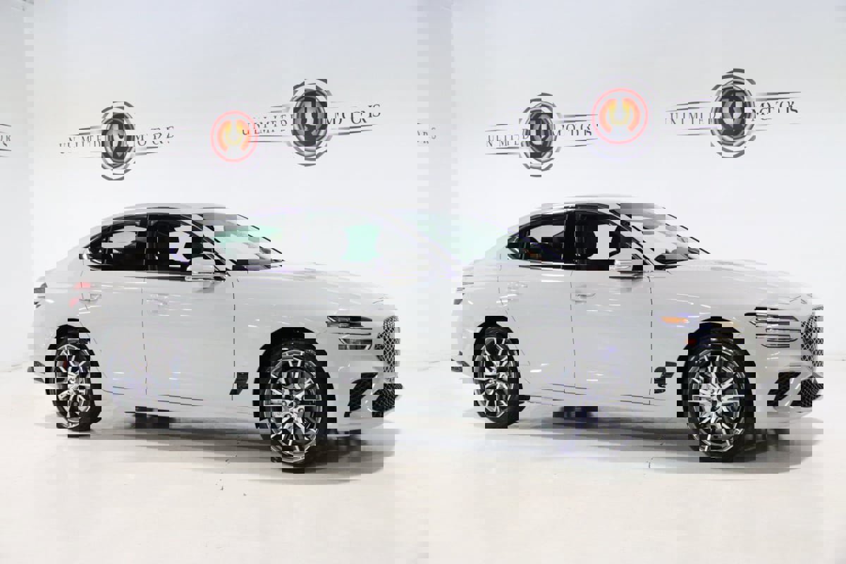 Used 2025 Genesis G70 2.5T image 6