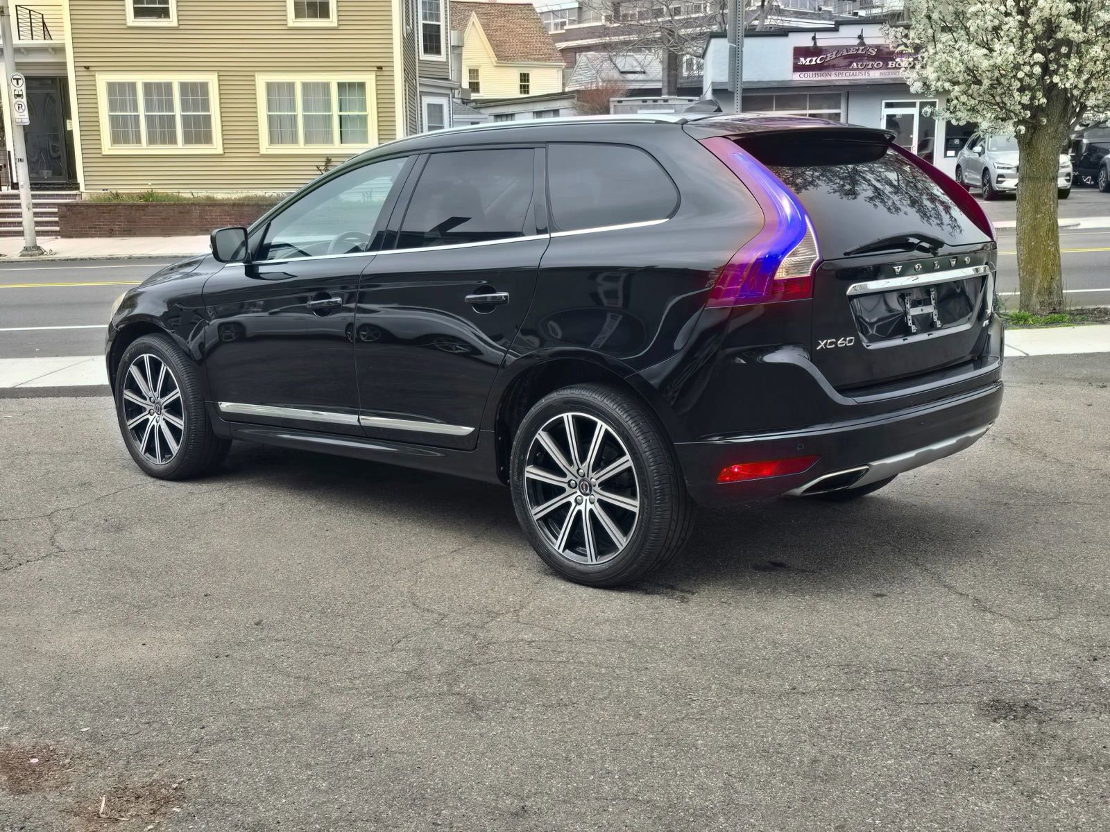 Used 2017 Volvo XC60 T6 Inscription w/ Preferred Option Package AWD/4WD image 4