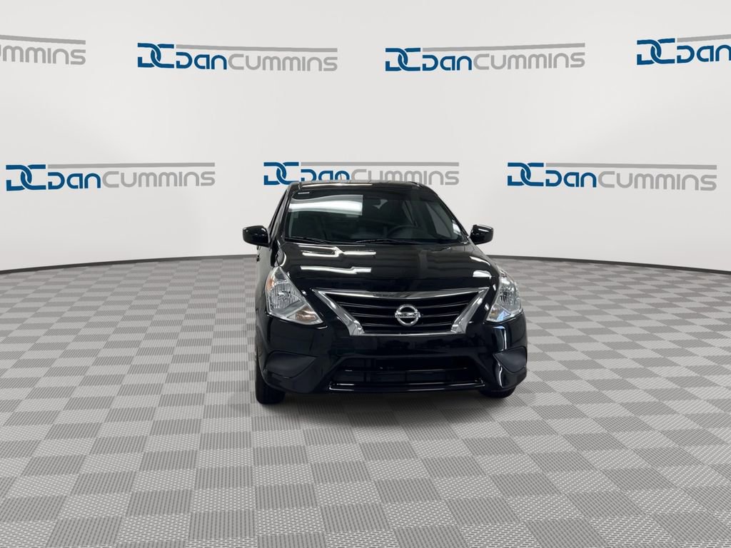 Used 2017 Nissan Versa S FWD image 3