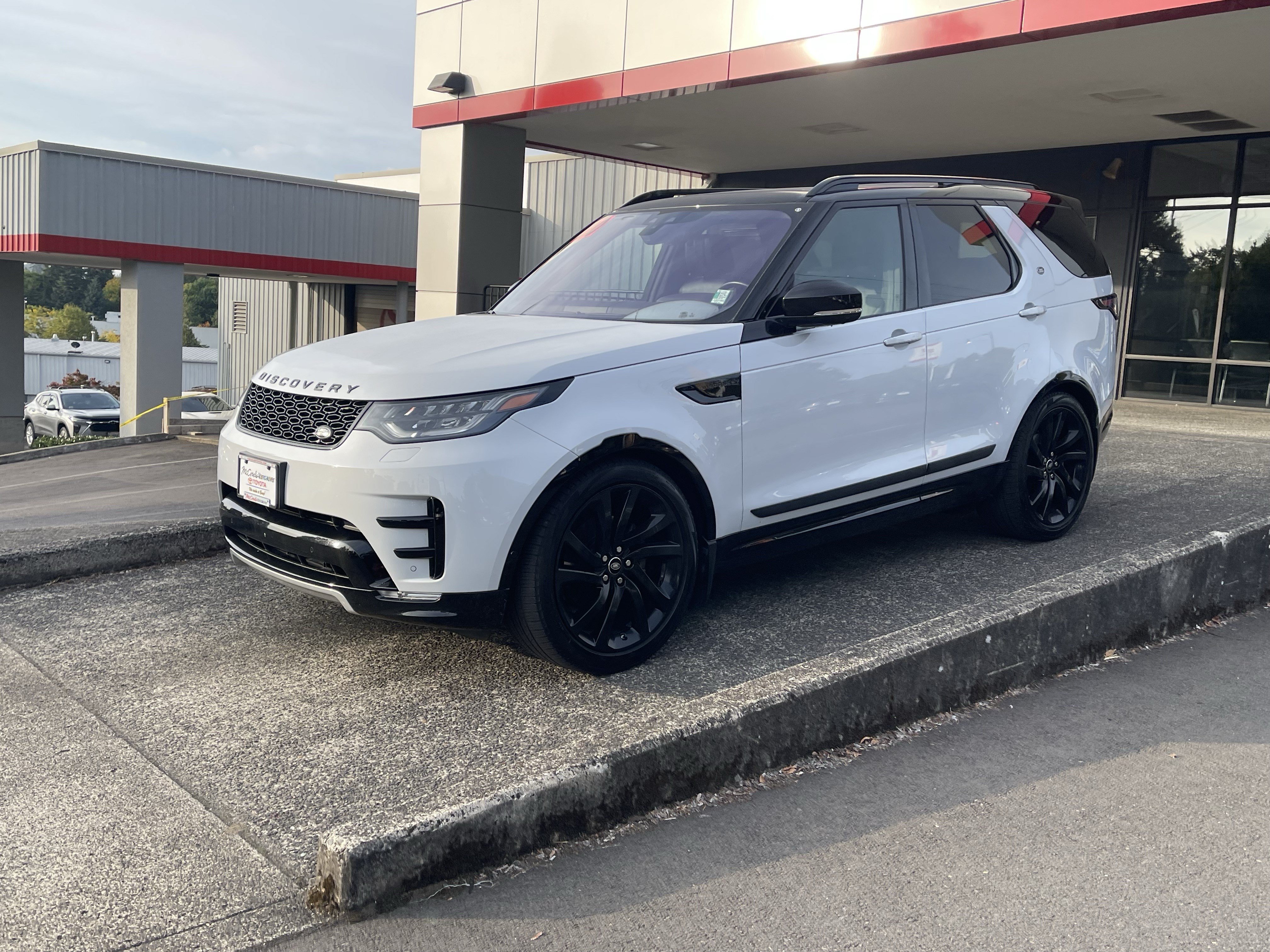 Used 2020 Land Rover Discovery HSE Luxury AWD/4WD image 4