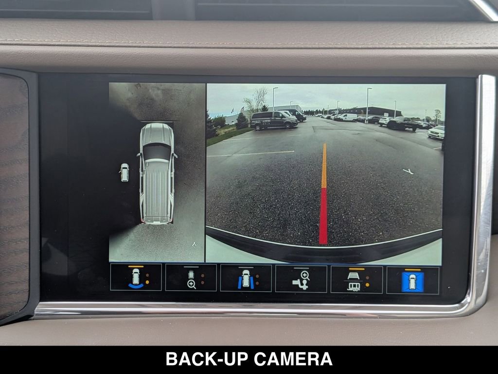 Used 2023 GMC Yukon XL Denali AWD/4WD image 6