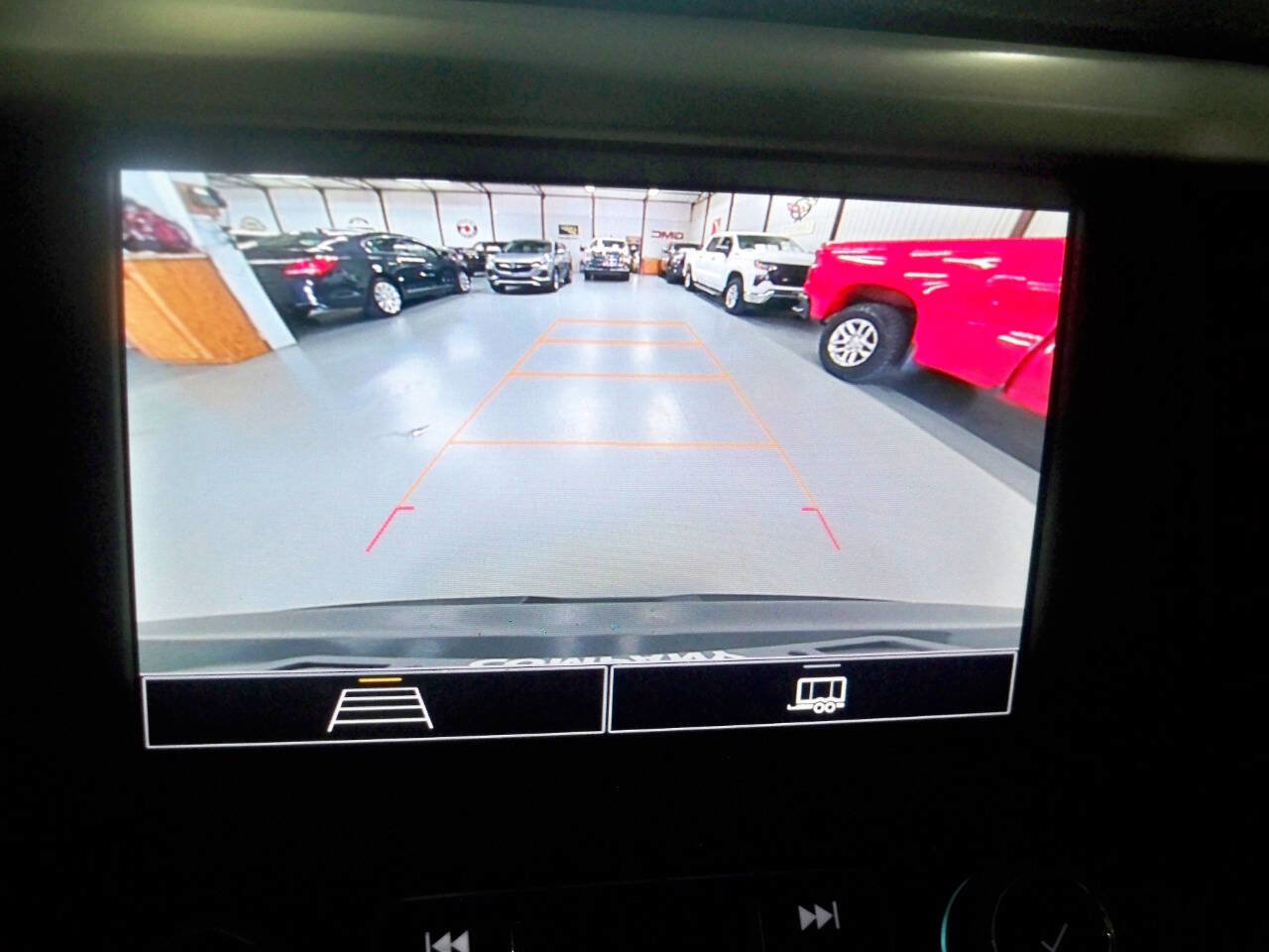 Used 2023 GMC Acadia SLE w/ Driver Convenience Package image 7