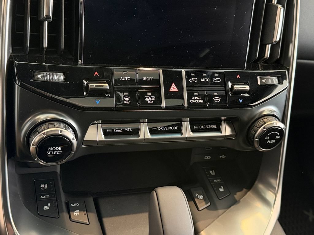 New 2026 Lexus LX 700h Luxury AWD/4WD image 18
