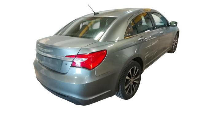 Used 2012 Chrysler 200 S FWD image 5