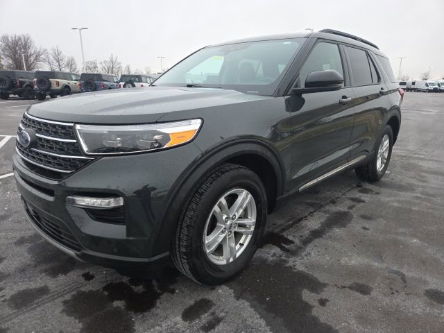 Used 2023 Ford Explorer XLT w/ Equipment Group 202A image 2