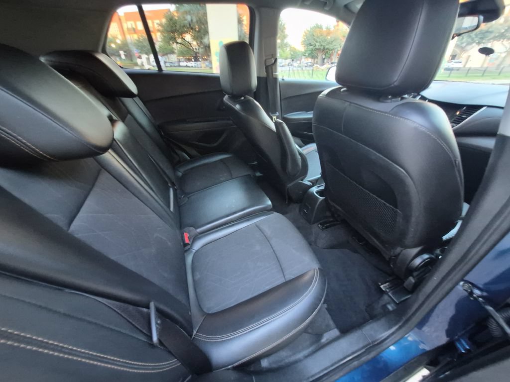 Used 2019 Chevrolet Trax LT w/ LT Convenience Package AWD/4WD image 17