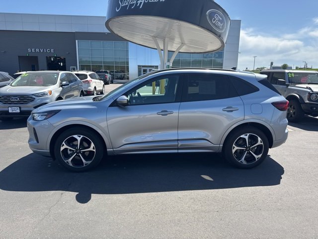 Used 2023 Ford Escape ST-Line Select w/ Tech Pack #2 image 2