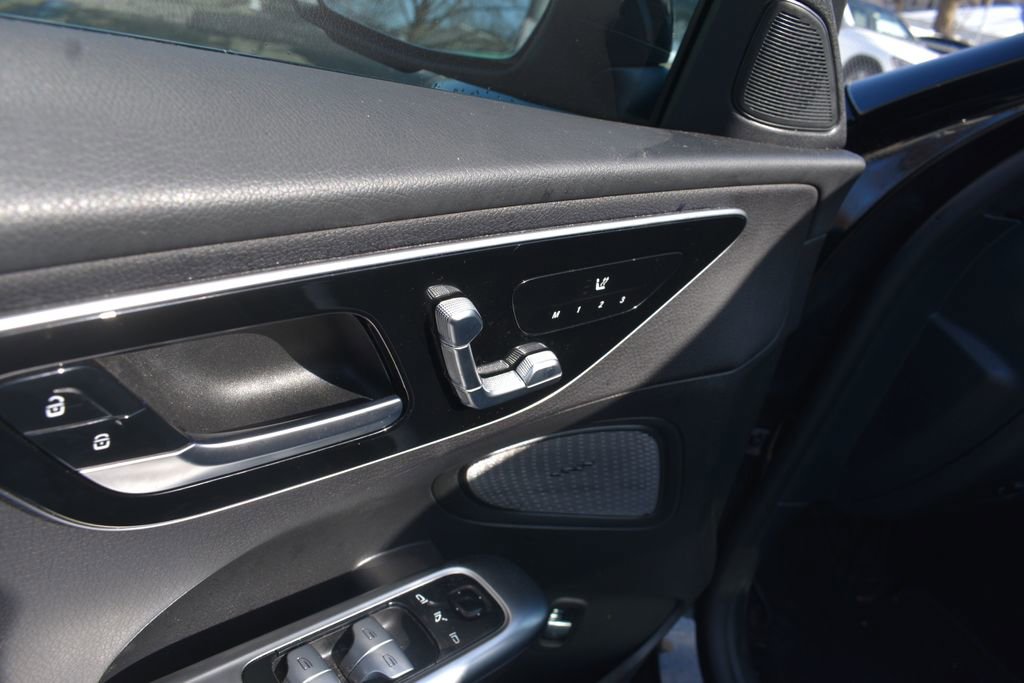 Used 2025 Mercedes-Benz C 300 Sedan image 12