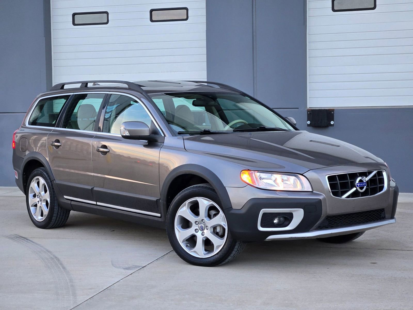 Used 2011 Volvo XC70 T6 image 1