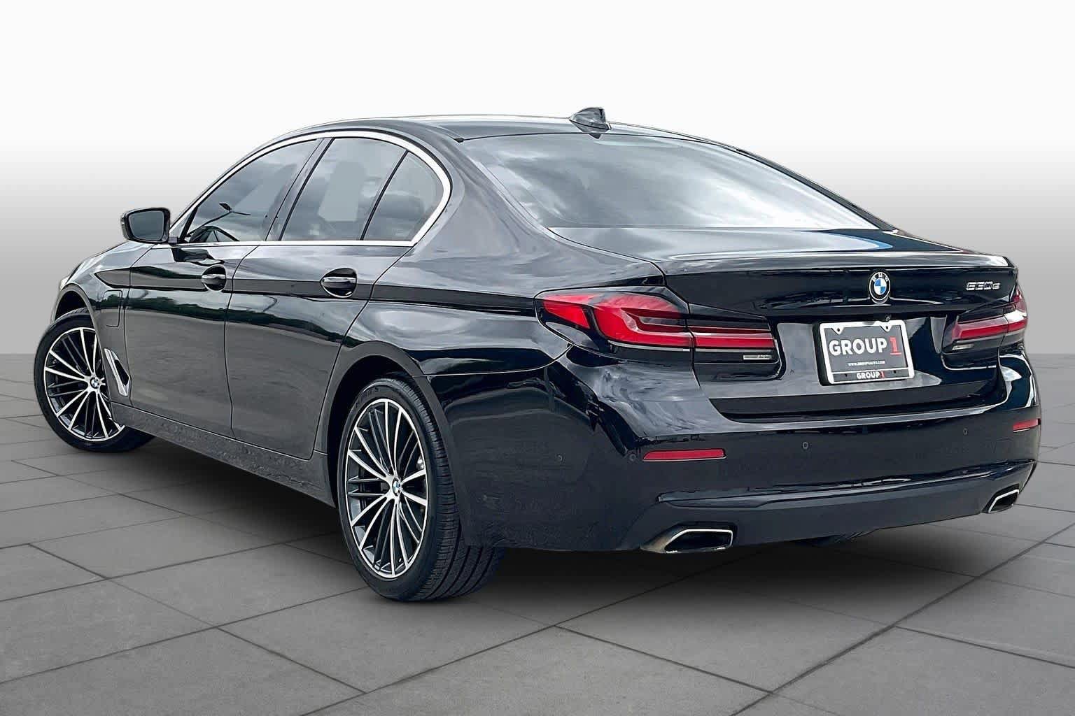 Used 2021 BMW 530e w/ Parking Assistance Package image 12