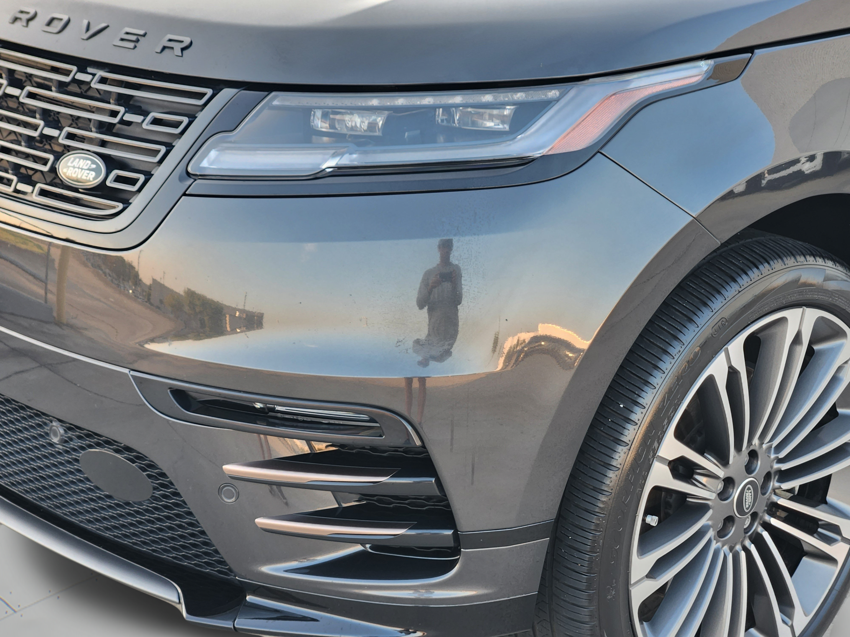 Used 2025 Land Rover Range Rover Velar Dynamic SE AWD/4WD image 33