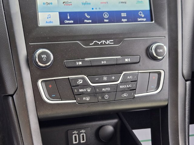 Used 2020 Ford Fusion SE w/ Equipment Group 151A FWD image 27