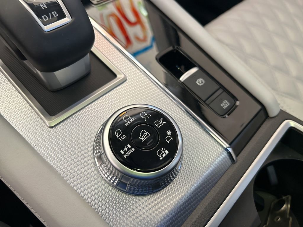 New 2025 Mitsubishi Outlander SEL image 9