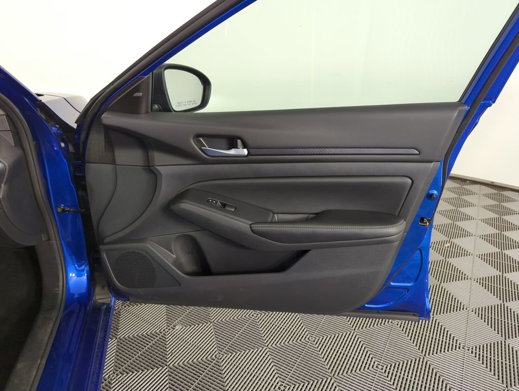 Used 2025 Nissan Altima 2.5 SV image 32