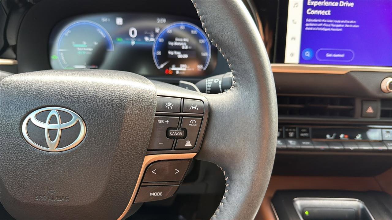 Used 2025 Toyota Crown Signia XLE AWD (Natl) image 26