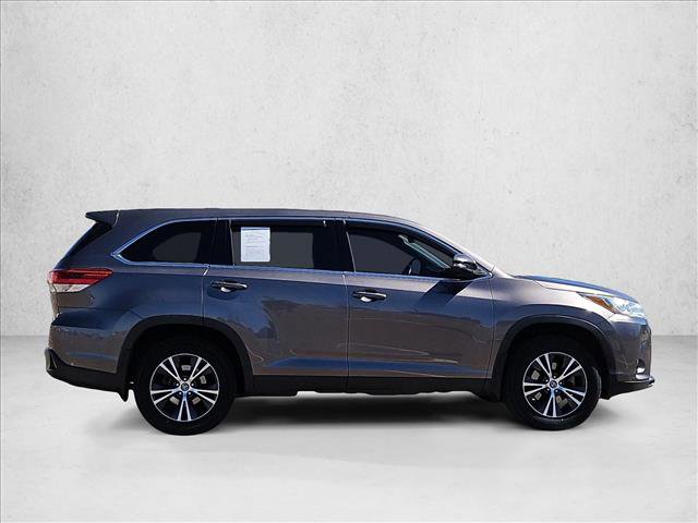 Used 2019 Toyota Highlander LE w/ Carpet Mat Package (TMS) image 4