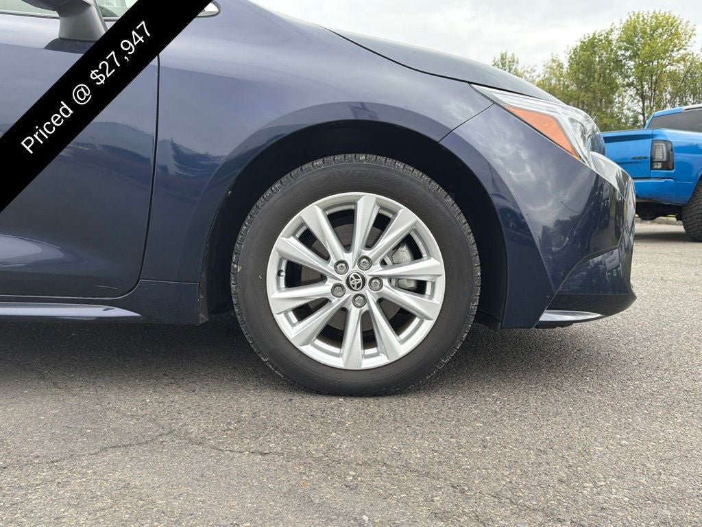 Used 2025 Toyota Corolla XLE FWD image 5