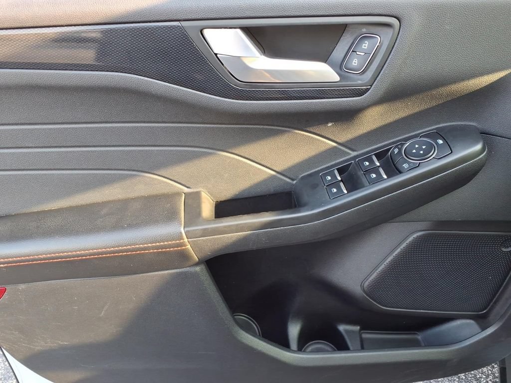 Used 2025 Ford Escape ST-Line Select AWD/4WD image 6