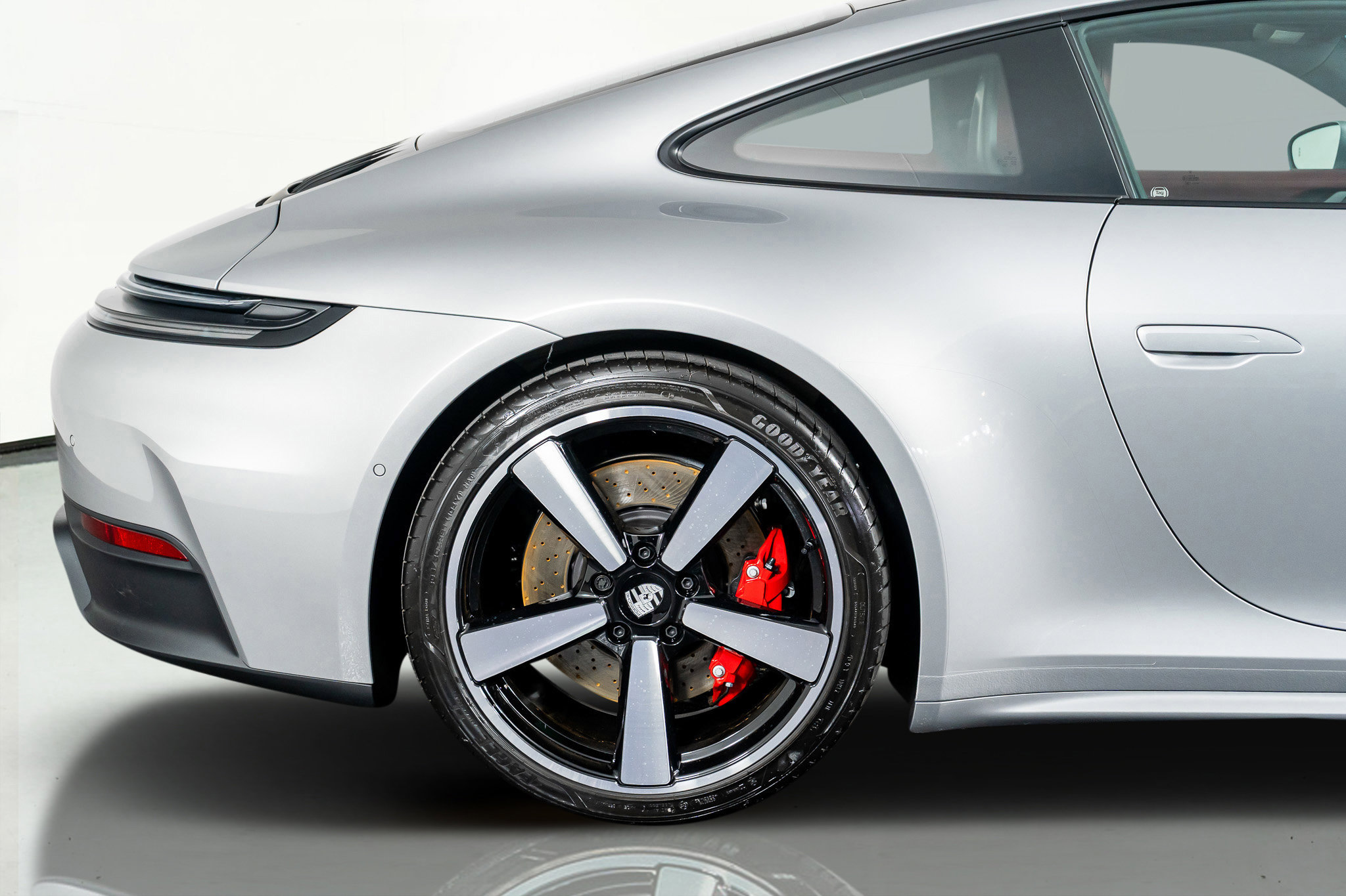 Used 2025 Porsche 911 Carrera S w/ Premium Package RWD image 5