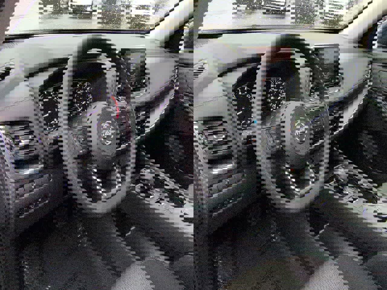 Used 2024 Nissan Rogue SV video 2