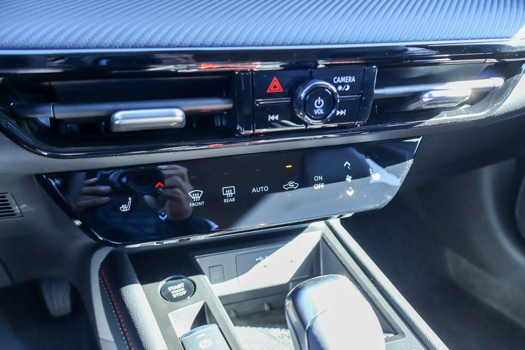 New 2026 Nissan Kicks SR image 12