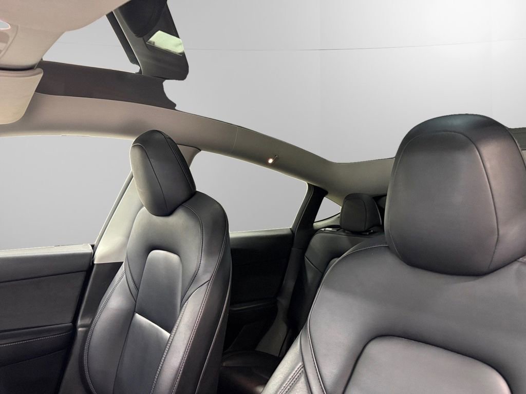 Used 2022 Tesla Model Y Long Range image 36